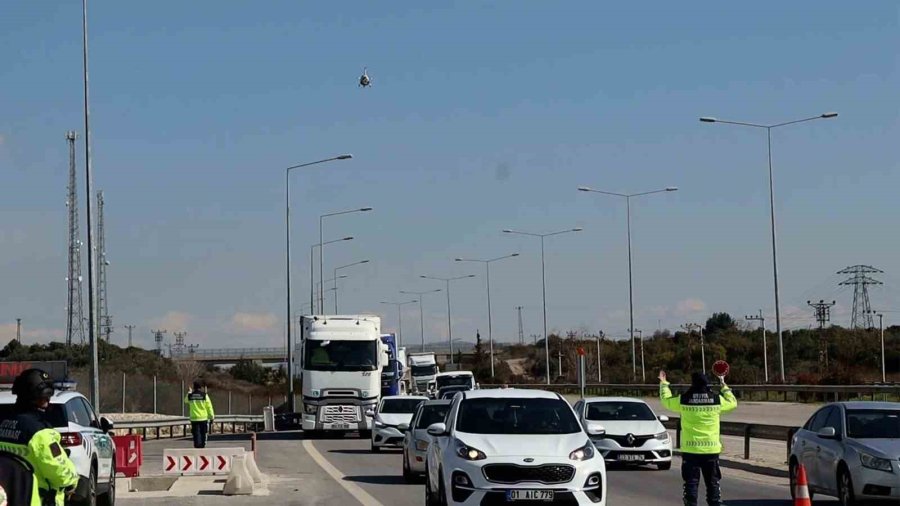 Mersin’de Cayrokopterli Denetim: 5 Araç Trafikten Men Edildi, 2 Aranan Şahıs Yakalandı