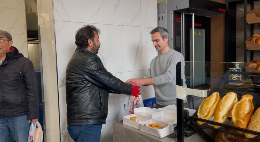 Mahalle Sakinlerine 40 Yıllık Fırından Anlamlı Jest