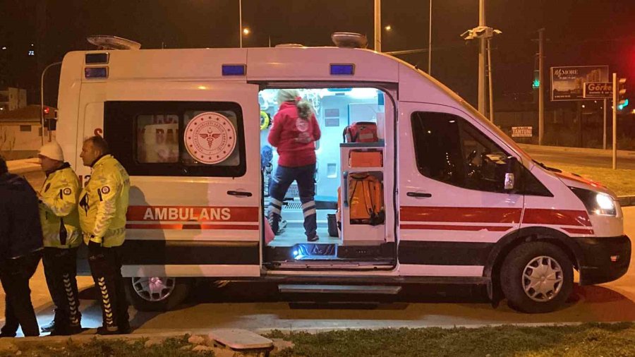 Mersin’de Tır Otomobile Çarptı, Sürücü Yaralı Kurtuldu