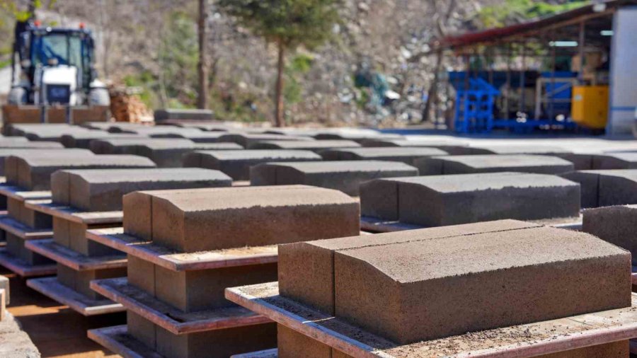 Alanya’da Bordür Parke Üretim Tesisi Yeniden Hizmete Başladı