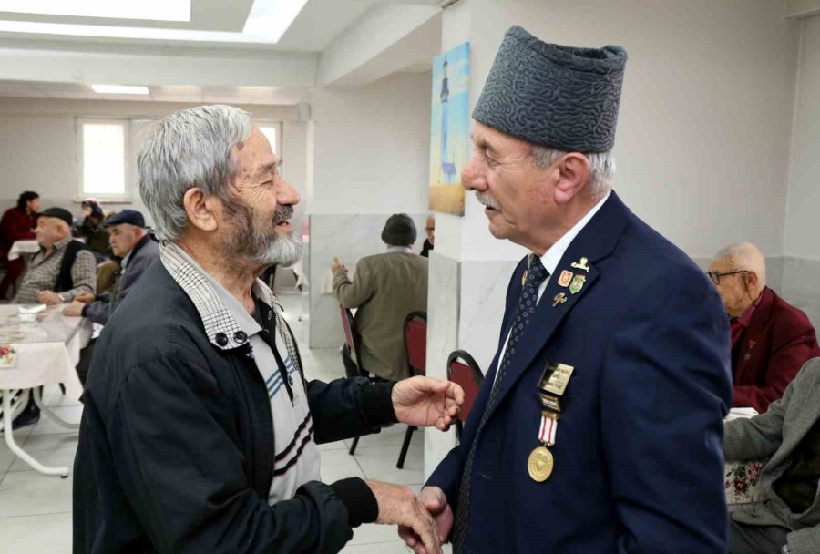 Safiye Gönül Bayar Huzurevi’ndeki Buluşmada Nesiller Bir Araya Geldi