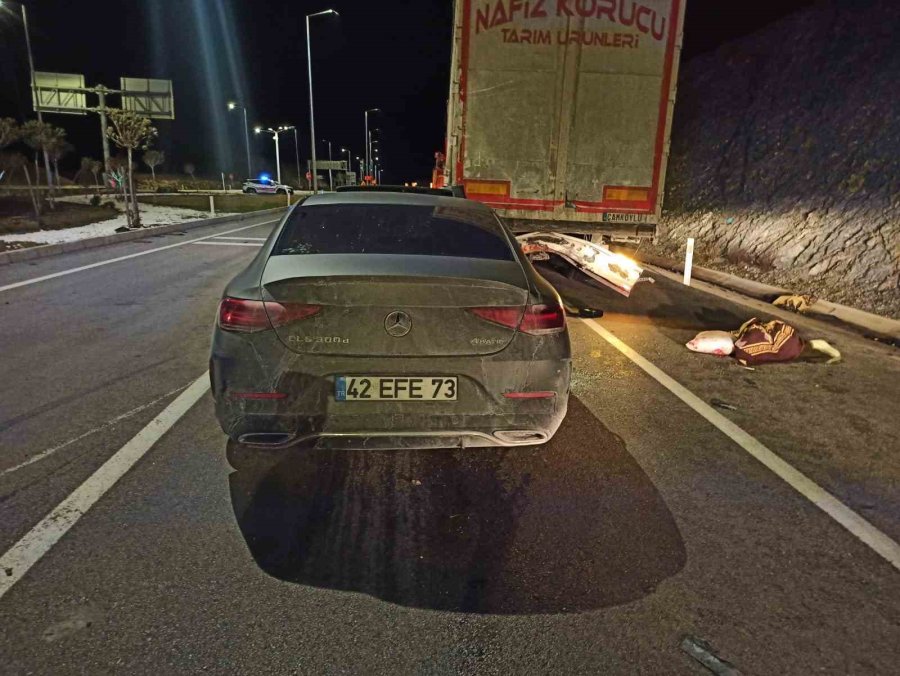 Ehliyetsiz Ve Alkollü Sürücü, Önce Çekiciye Sonra Tıra Çarptı