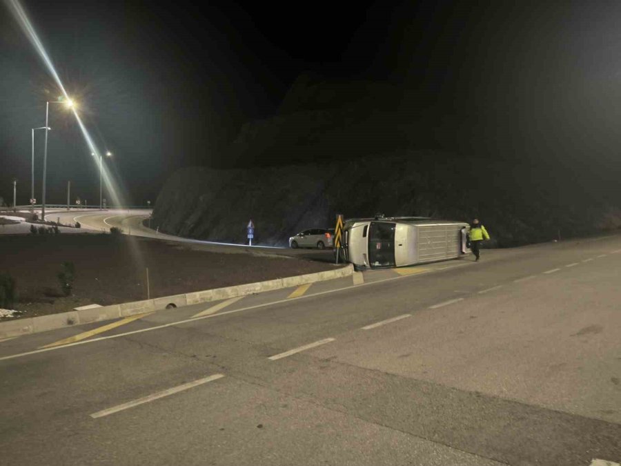 Ehliyetsiz Ve Alkollü Sürücü, Önce Çekiciye Sonra Tıra Çarptı