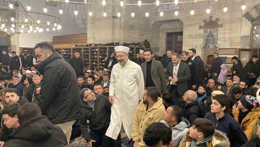 Diyanet İşleri Başkanı Erbaş Konya’da İlk Teravih Namazını Kıldırdı