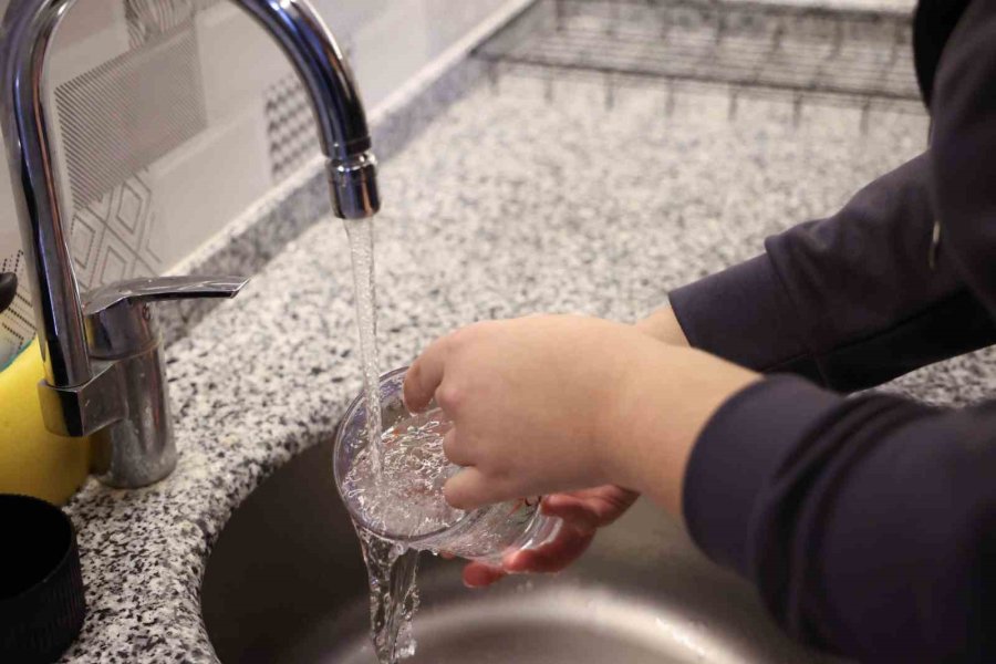 Büyükşehir’den Öğrencilere "can Suyu", 5 Ton Ücretsiz Su Yardımı 10 Tona Çıktı