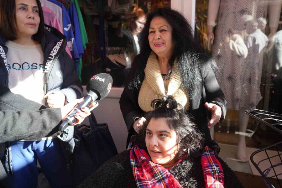 Antalya’nın O Mahallesinde 13 Yıllık Ramazan Geleneği: Günlük 650 Pide Dağıtılıyor