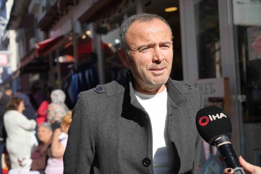 Antalya’nın O Mahallesinde 13 Yıllık Ramazan Geleneği: Günlük 650 Pide Dağıtılıyor