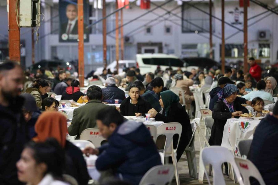 Kepez’in İlk İftarı Teomanpaşa Mahallesi’nde Yapıldı