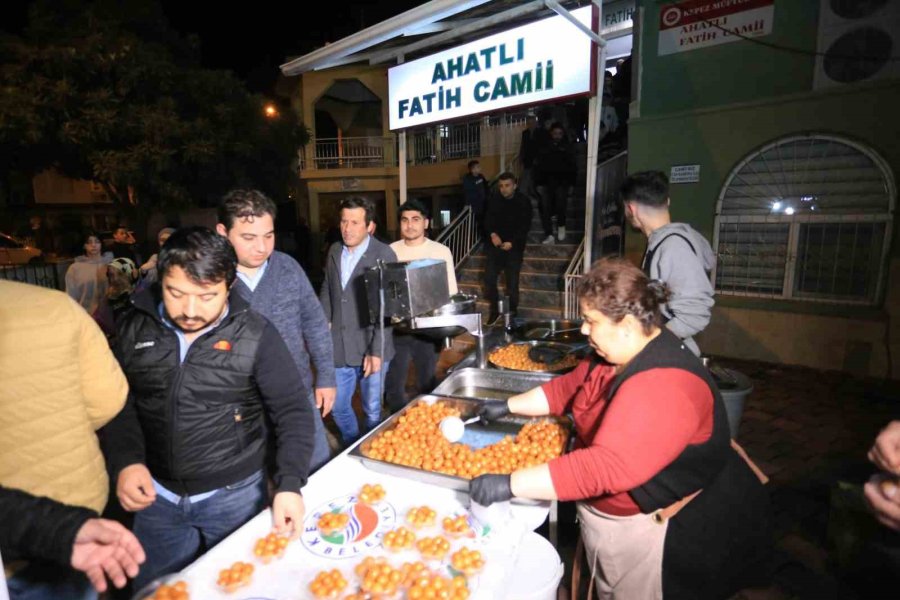 Ramazan’ın İlk Teravihinde Kepez’de Lokmalar Döküldü