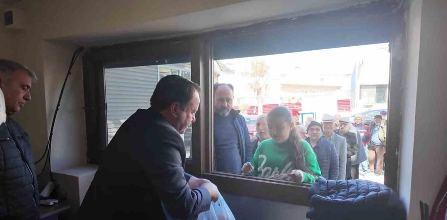 Mersin’de Halk Ekmek Büfesinde Ramazan Ayı Boyunca Ekmek 2.5 Lira