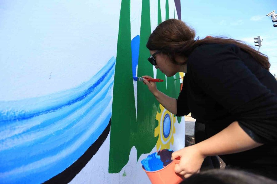 Kepez’de 8 Mart’a Özel Duvar Resmi