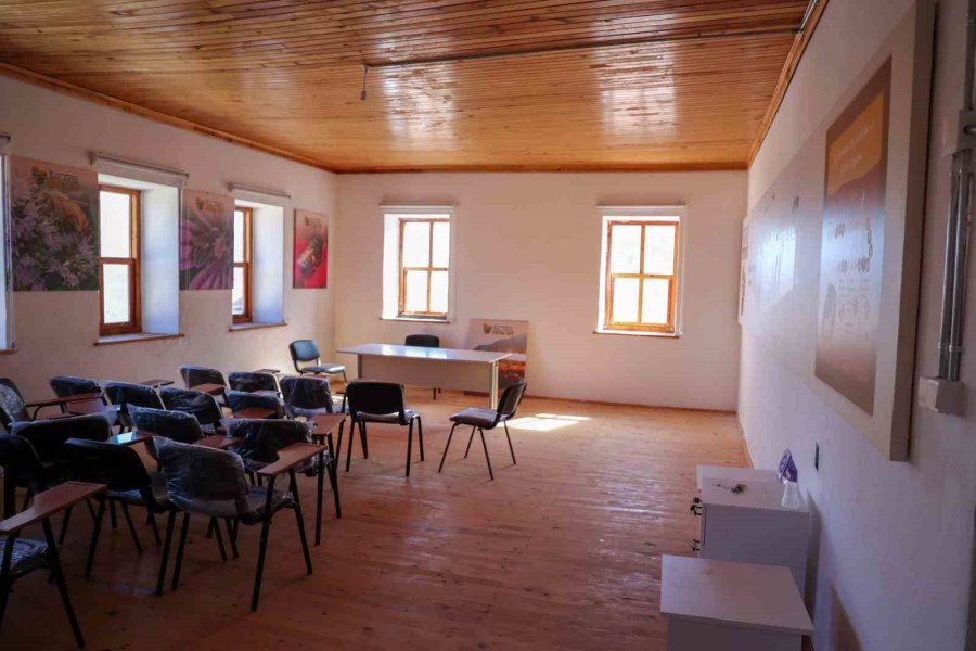 Büyükşehir Belediyesinin Bal Arısı Petek Evi Açılışa Hazırlanıyor