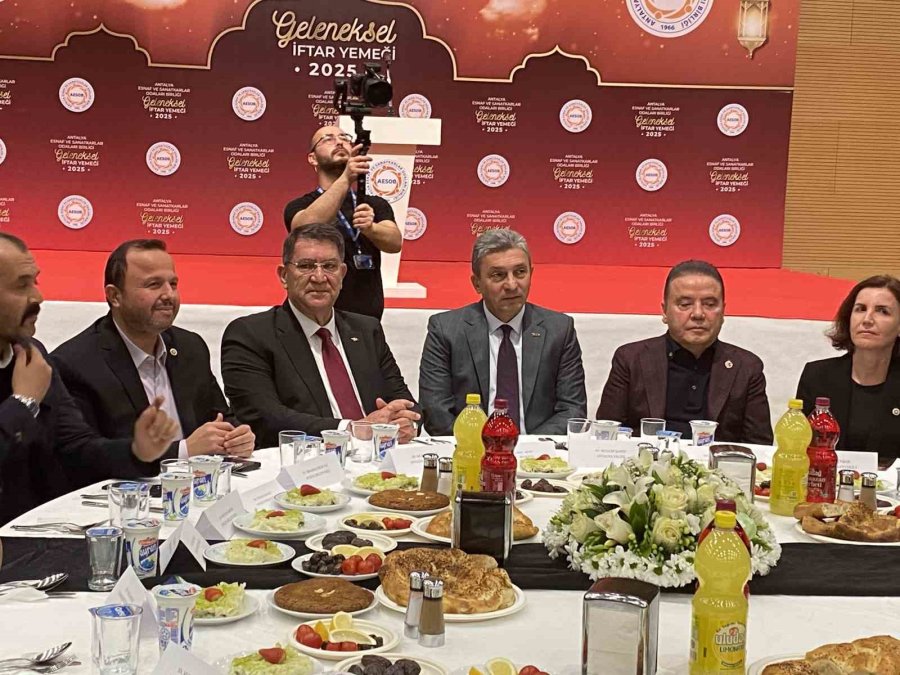 Aesob’un Geleneksel İftar Programı Yoğun Katılımla Gerçekleşti