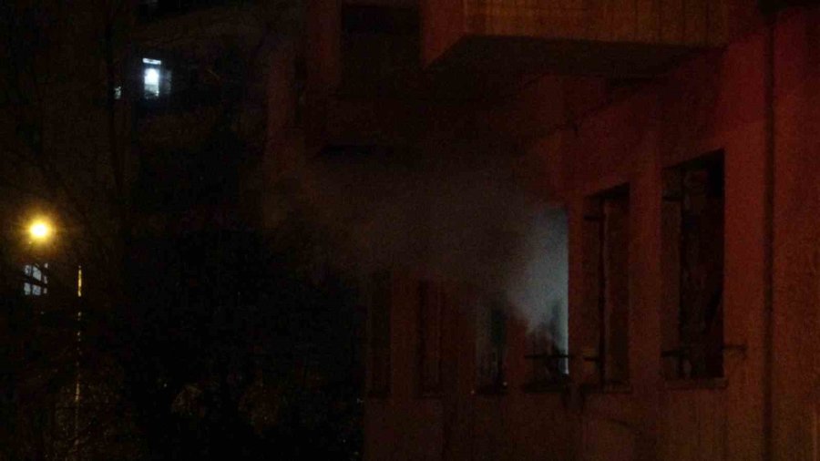 Antalya’da Metruk Binada Yangın