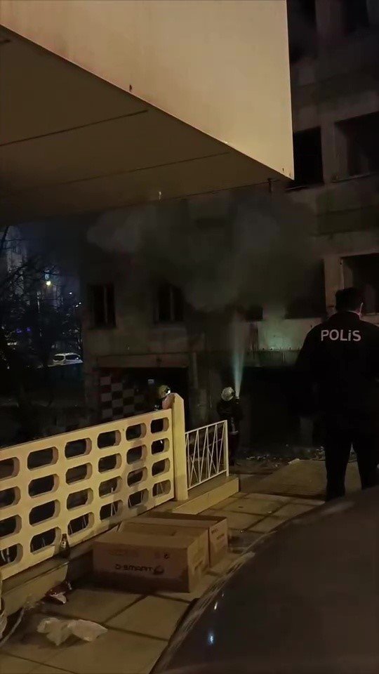 Antalya’da Metruk Binada Yangın