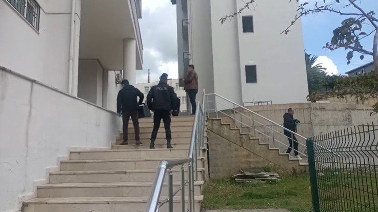 Alanya’da 4. Kattan Düşen Kadın Hayatını Kaybetti