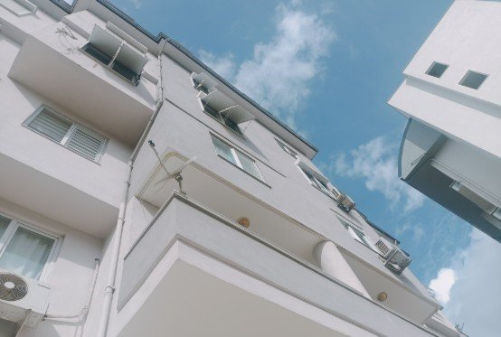 Alanya’da 4. Kattan Düşen Kadın Ağır Yaralandı