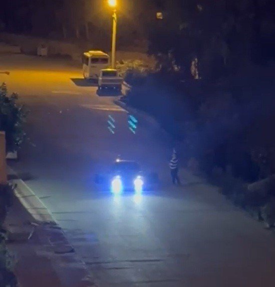 Sahur Vaktinde Otomobilin Kapılarını Açtı, Yüksek Sesli Müzikle Mahalleliyi Ayağa Kaldırdı