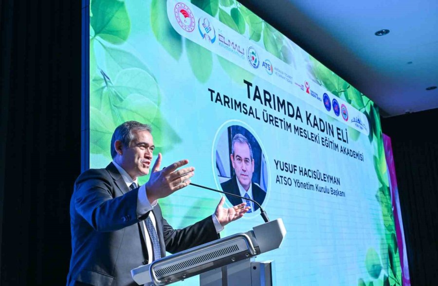 Kadın Eli Tarıma Değdi: 100 Kadın Çiftçi Sertifikalarını Aldı