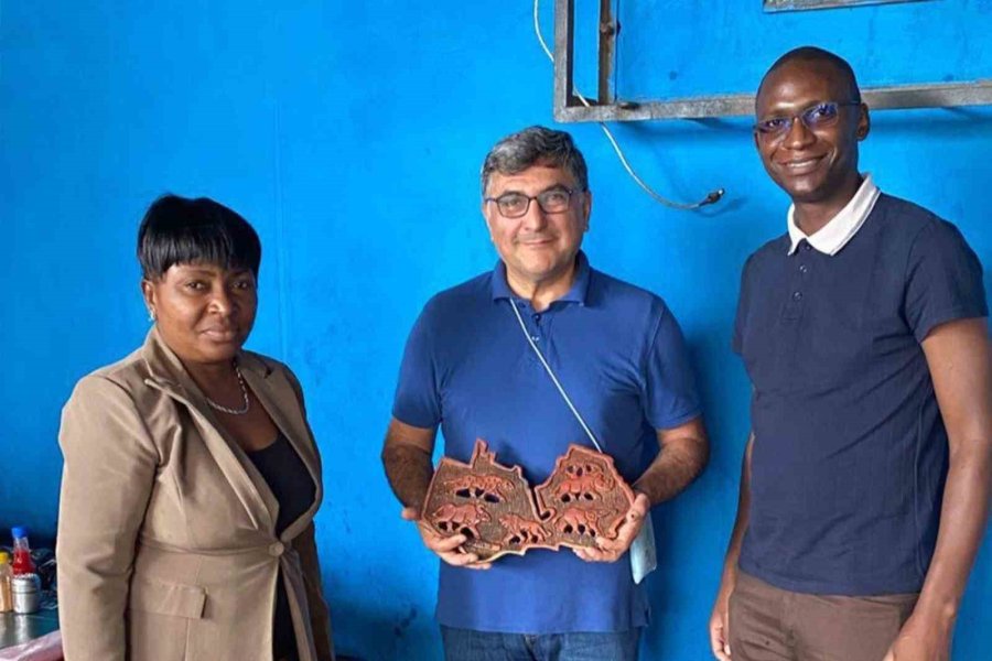 Alkü’lü Akademisyenler, Afrika’da