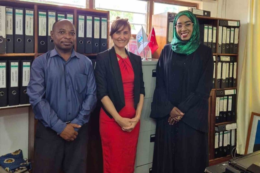 Alkü’lü Akademisyenler, Afrika’da