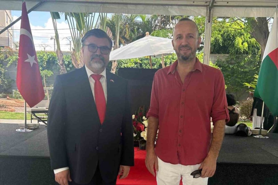 Alkü’lü Akademisyenler, Afrika’da