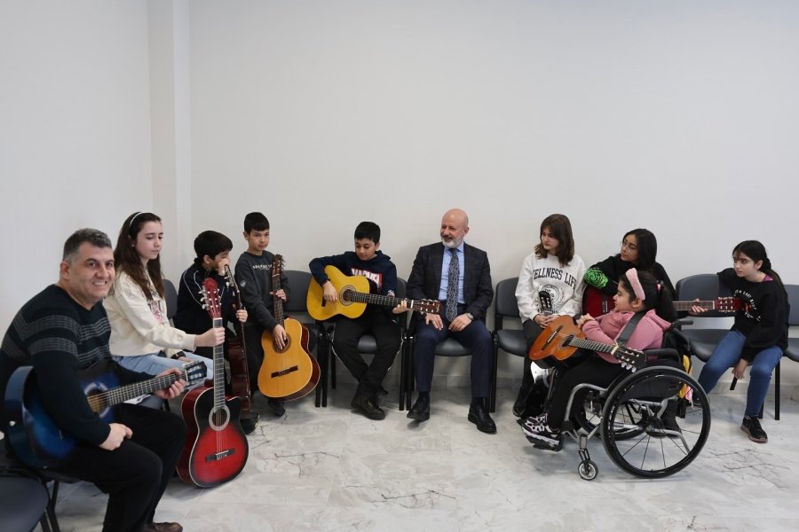 Başkan Çolakbayrakdar: "gençlerimizin Ve Evlatlarımızın Yanındayız"