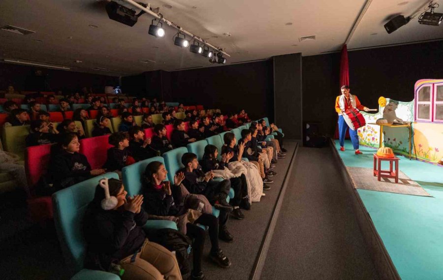 Mersin Büyükşehir Belediyesi, 25 Binden Fazla Çocuğu Tiyatro İle Buluşturdu