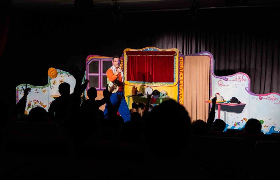 Mersin Büyükşehir Belediyesi, 25 Binden Fazla Çocuğu Tiyatro İle Buluşturdu