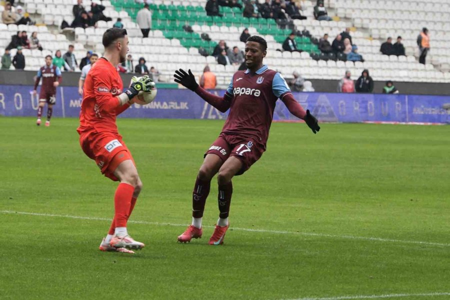 Trendyol Süper Lig: Konyaspor: 0 - Trabzonspor: 0 (ilk Yarı)