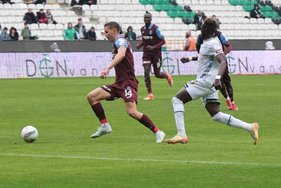 Trendyol Süper Lig: Konyaspor: 0 - Trabzonspor: 0 (ilk Yarı)