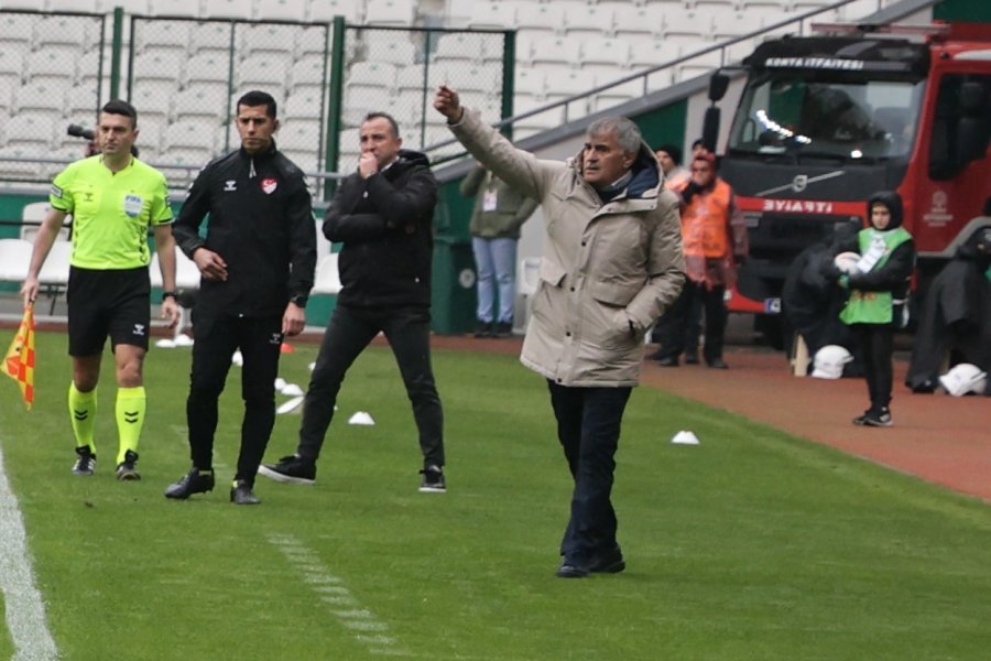 Trendyol Süper Lig: Konyaspor: 0 - Trabzonspor: 0 (ilk Yarı)