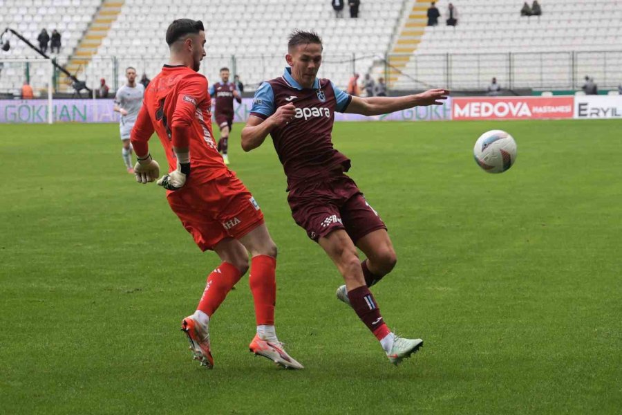 Trendyol Süper Lig: Konyaspor: 0 - Trabzonspor: 0 (ilk Yarı)