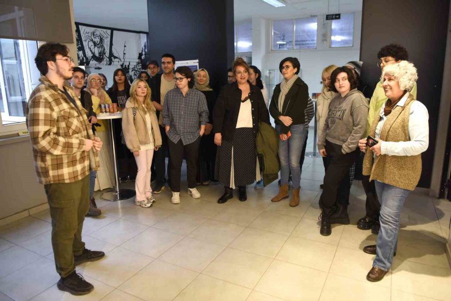 Anadolu Üniversitesi Gsf Grafik Sanatlar Bölümü Öğrencilerinden "gördüğün Gibi" Karma Sergisi