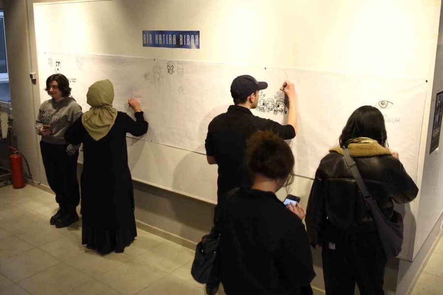 Anadolu Üniversitesi Gsf Grafik Sanatlar Bölümü Öğrencilerinden "gördüğün Gibi" Karma Sergisi