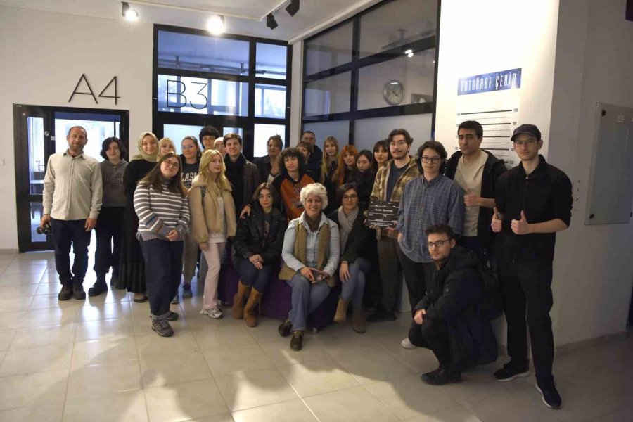 Anadolu Üniversitesi Gsf Grafik Sanatlar Bölümü Öğrencilerinden "gördüğün Gibi" Karma Sergisi