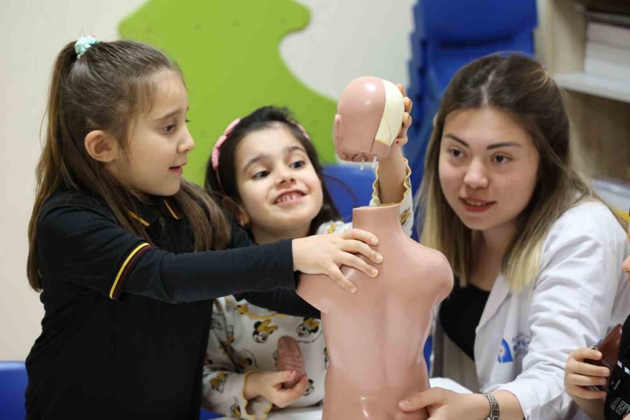 Büyükşehir’in Manavgat Kreşinde Çocuklar Eğlenirken Öğreniyor