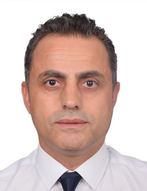 Kaldırıma Çarpıp Bahçeye Uçan Otomobilin Sürücüsü Polisten Acı Haber