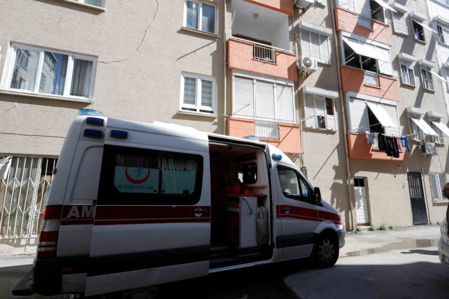 Güneşlenmek İçin Çıktığı Balkonda Ölü Bulundu