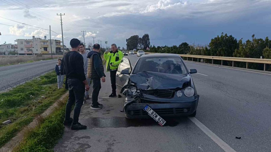 Manavgat’ta Otomobil Başka Bir Otomobile Arkadan Çarptı: 1 Yaralı
