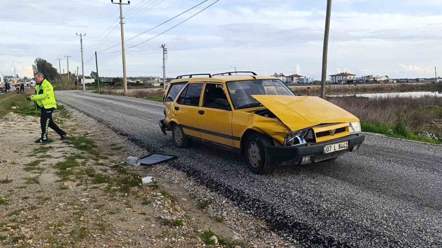 Manavgat’ta Otomobil Başka Bir Otomobile Arkadan Çarptı: 1 Yaralı