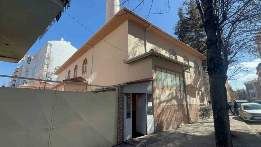 Hırsızlar Camiye Göz Dikti