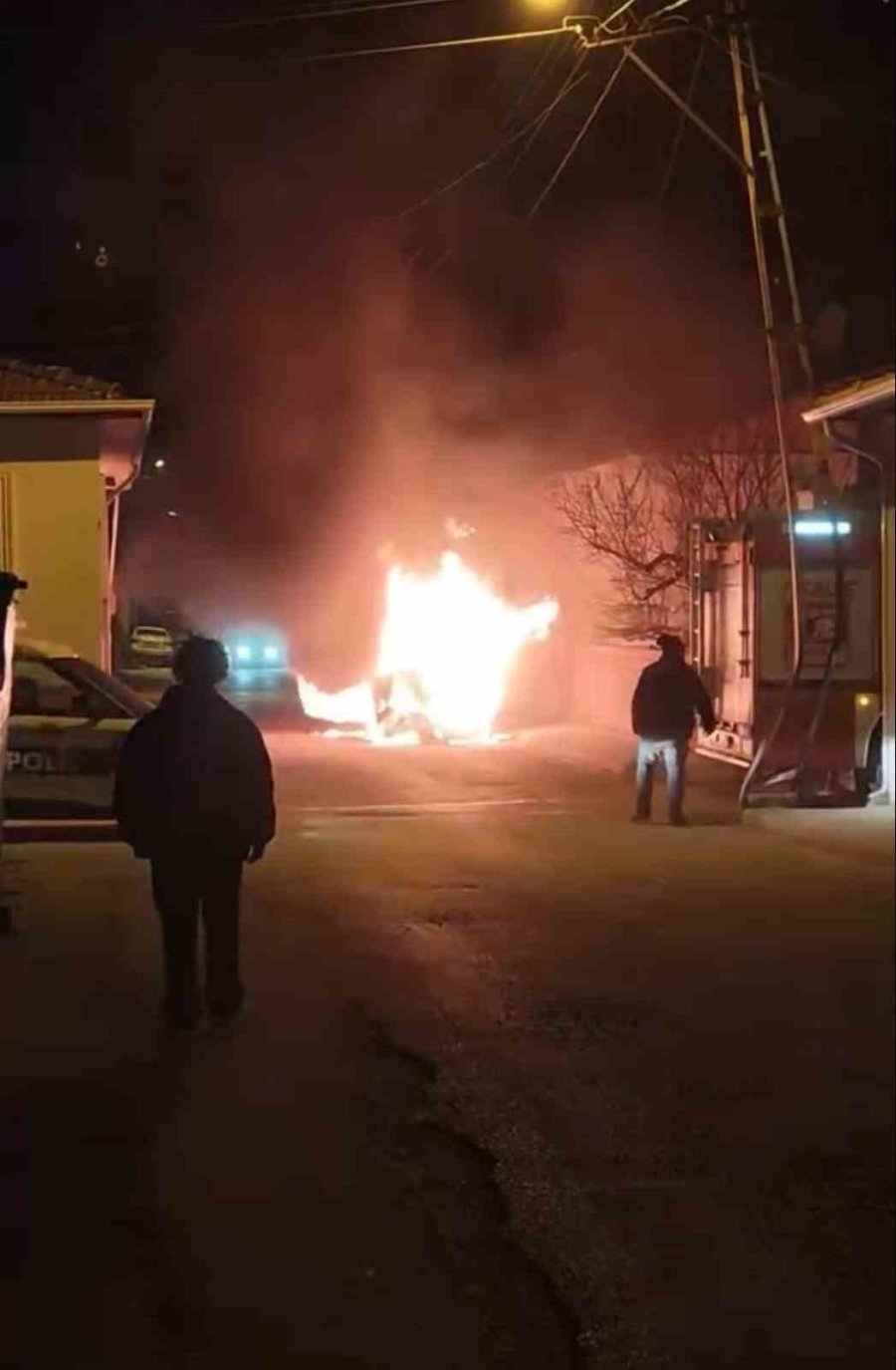 Seyir Halindeki Otomobil Aniden Alevler İçerisinde Kaldı