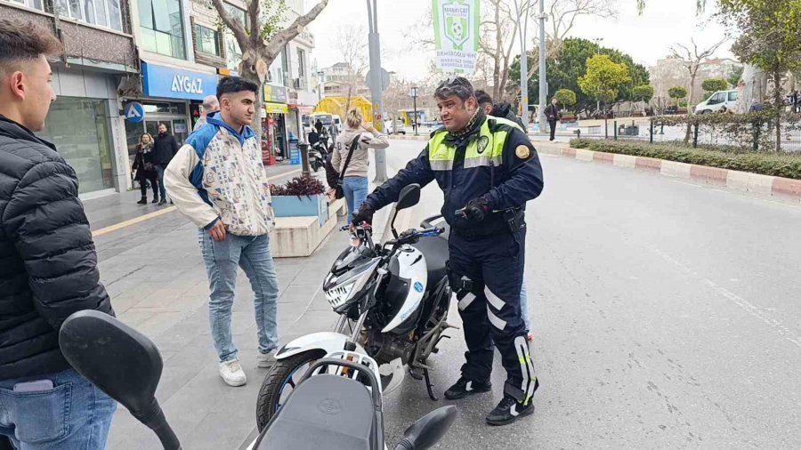 ‘dur’ İkazını Görüp Kaçan 5 Sürücü Cezadan Kurtulamadı