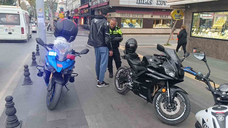 ‘dur’ İkazını Görüp Kaçan 5 Sürücü Cezadan Kurtulamadı