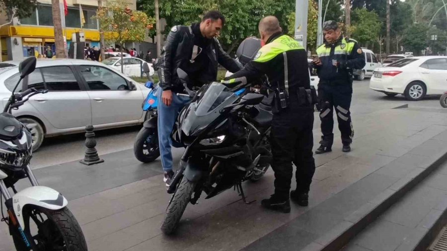 ‘dur’ İkazını Görüp Kaçan 5 Sürücü Cezadan Kurtulamadı