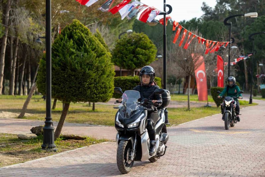 Mersin’de ’motorlu Kadınlar Güvenli Sürüş Etkinliği’ Düzenlendi
