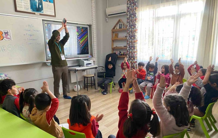 Bozyazı’da Yeşilay Haftası Kapsamında Bilinçlendirme Seminerleri Düzenlendi