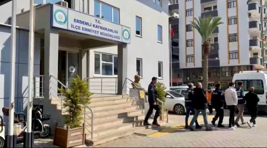 500 Bin Tl Almaya Geldiler Polise Yakalandılar: 5 Tutuklama