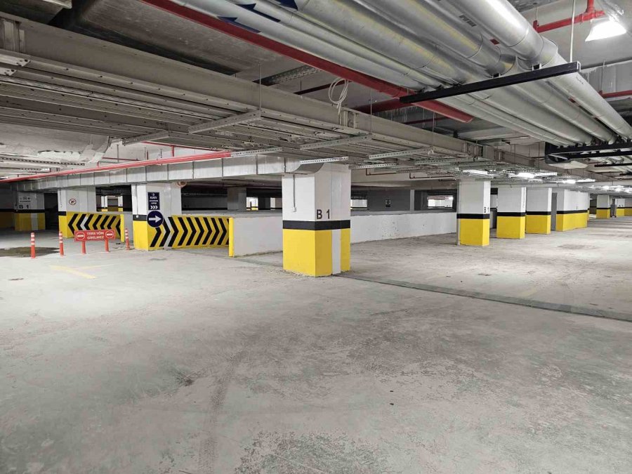 Niğde Eğitim Ve Araştırma Hastanesinde 700 Araçlık Yeni Otopark Hizmete Açıldı